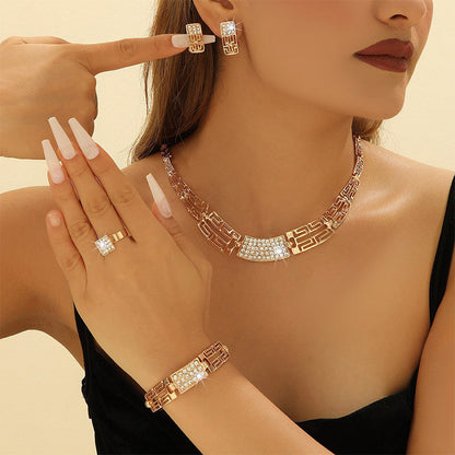 💎50% KORTING! 📿 Elegante 4-delige set sieraden met strass, glanzend ontwerp 💛